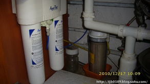 冷眼旁觀 國標(biāo)遲遲不出、產(chǎn)品質(zhì)量參差，凈水器如何搞渾飲水市場？